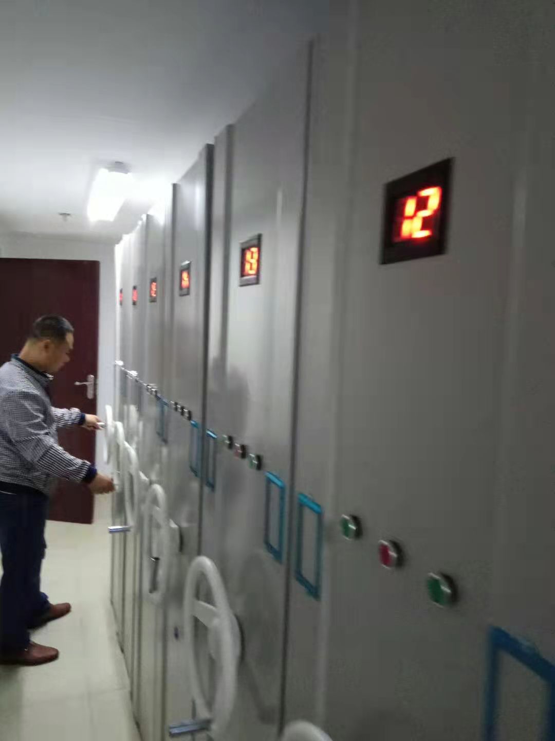 电动好色软件下载架